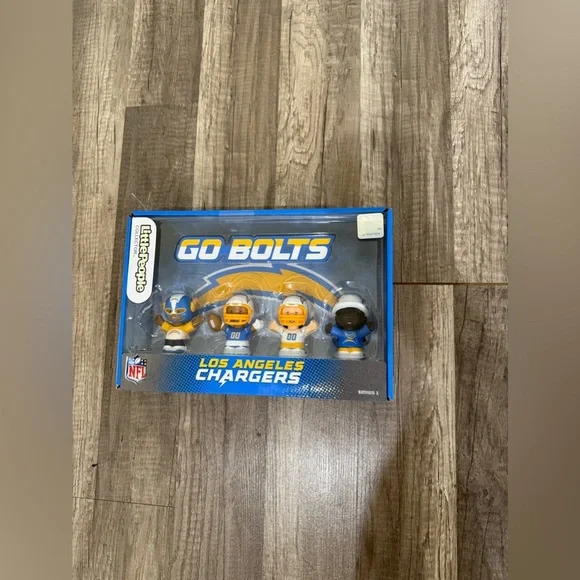 Fisher Price Little People x NFL Collector Los Angeles Chargers Figure 4-Pack - Picture 9 of 16